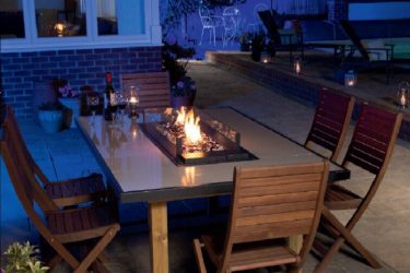 Outdoor dining table firepit